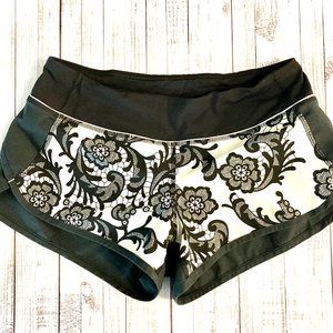 Size 4 Lululemon shorts EUC